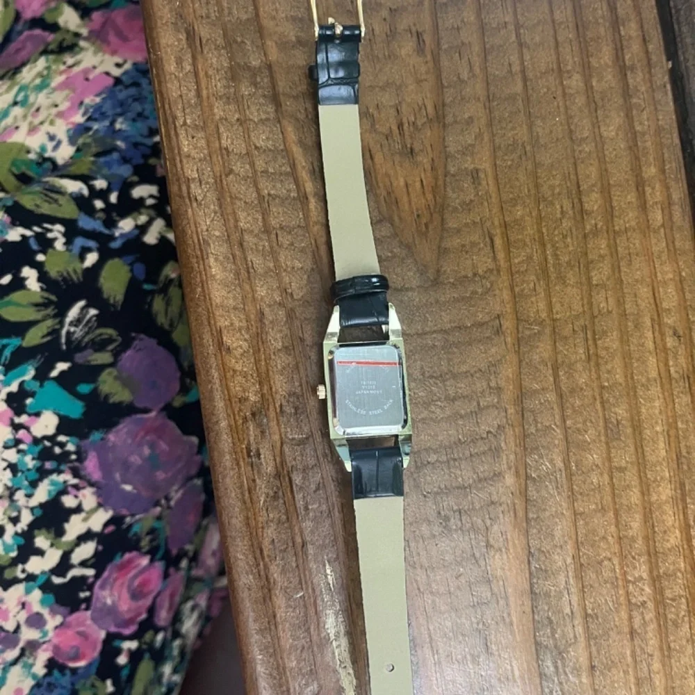 5/$45 Vintage Black Vegan Leather Gold Minimalist Wristwatch C1